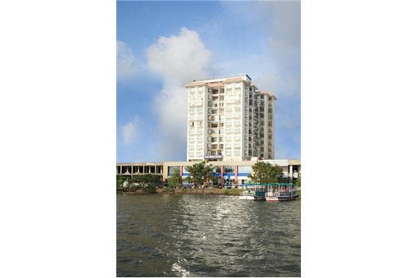 Exterior View 5
