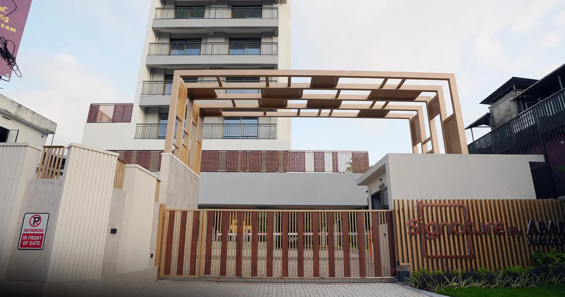 Exterior View 12
