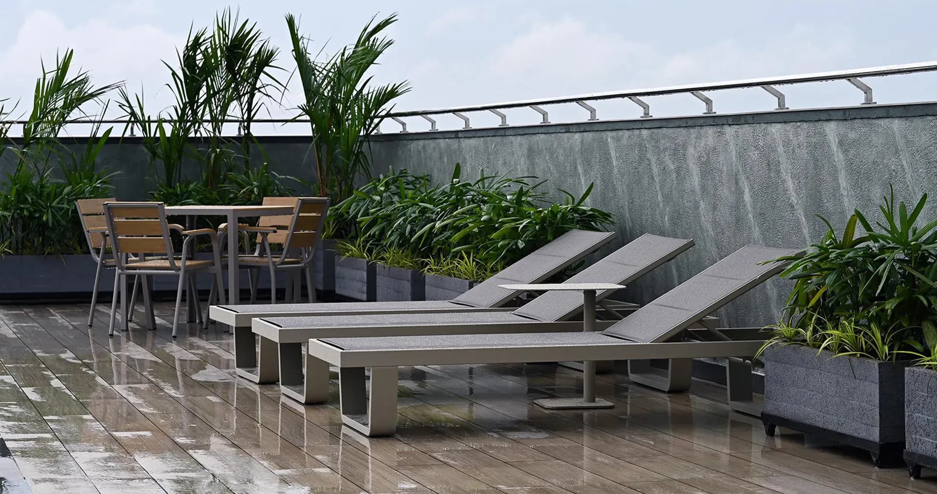Exterior View 6